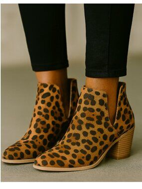 NWOT- women's leopard print booties- size 11